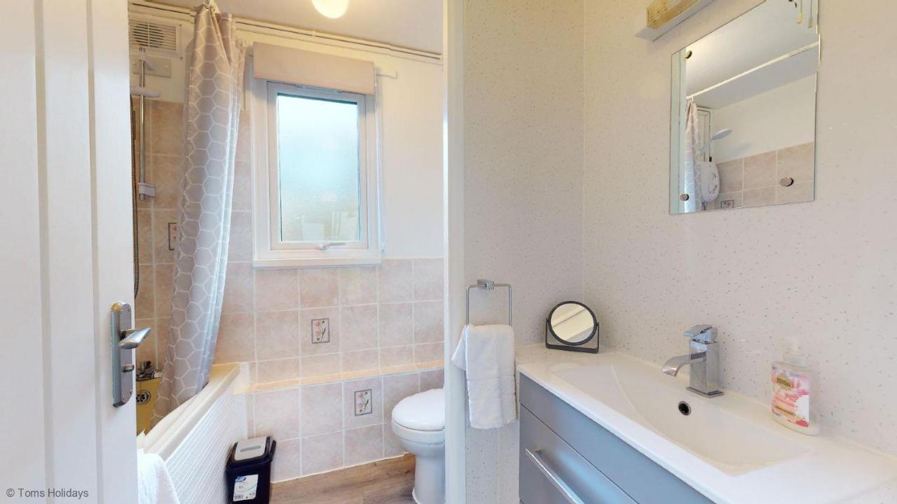 39 Strawberry Hill, Tolroy Manor Villa Хейл Екстериор снимка